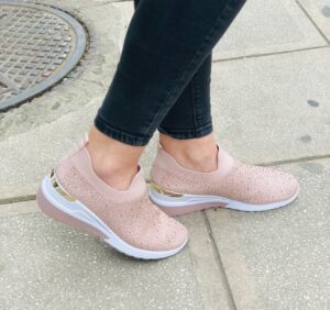 SLIP ON SNEAKERS ΜΕ ΣΤΡΑΣ