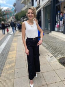 ΠΑΝΤΕΛΟΝΑ ΜΑΥΡΗ ΣΕ ΑΝΕΤΗ ΓΡΑΜΜΗ