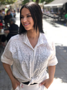 ΠΟΥΚΑΜΙΣΟ ΑΣΠΡΟ ΚΙΠΟΥΡ ΣΕ ΣΤΕΝΗ ΓΡΑΜΜΗ