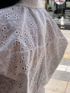 ΠΟΥΚΑΜΙΣΟ ΑΣΠΡΟ ΚΙΠΟΥΡ ΣΕ ΣΤΕΝΗ ΓΡΑΜΜΗ - Image 3