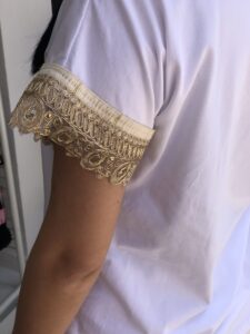 ΜΠΛΟΥΖΑΚΙ ΛΕΥΚΟ ΜΕ ΧΡΥΣΗ ΛΕΠΤΟΜΕΡΕΙΑ ΣΤΑ ΜΑΝΙΚΙΑ - Image 2