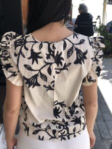 ΜΠΛΟΥΖΑΚΙ ΑΣΠΡΟ ΜΕ ΜΑΥΡΕΣ ΛΕΠΤΟΜΕΡΕΙΕΣ/ ΑΜΑΝΙΚΟ ΠΟΥΠΛΙΝΑ - Image 2