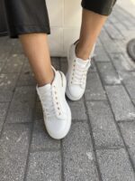 ΛΕΥΚΑ ΣΝΙΚΕΡΣ ΜΕ ΛΕΠΤΟΜΕΡΕΙΕΣ ΜΟΤΙΒΑ