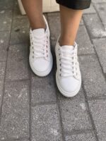 ΛΕΥΚΑ ΣΝΙΚΕΡΣ ΜΕ ΑΣΗΜΙ ΛΕΠΤΟΜΕΡΕΙΕΣ