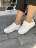 Sneakers ΑΣΠΡΟ ΜΕ ΧΡΥΣΗ ΛΕΠΤΟΜΕΡΕΙΑ - Image 2