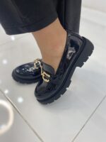 Μαύρα Loafers με Μεταλλική Αλυσίδα - Image 2