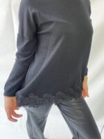 Μαύρη μπλούζα με δαντέλα - Image 2