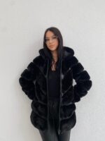 BRENDA ΓΟΥΝΑ ΜΑΥΡΗ