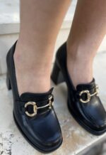 Μαύρα Μοκασίνια με Χοντρό Τακούνι & Χρυσή Αγκράφα