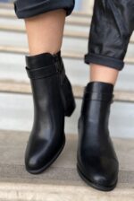 Μαύρα Μποτάκια σε Συνδυασμό Υλικών με Χρυσή Λεπτομέρεια