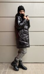 Μαύρο γυαλιστερό καπιτονέ μπουφάν