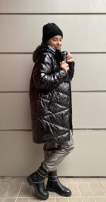 Μαύρο γυαλιστερό καπιτονέ μπουφάν - Image 2