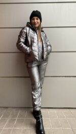 Κοντό καπιτονέ μεταλιζέ ασημί χρώμα