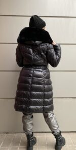 Μακρύ μεσάτο μπουφάν με πλούσια γούνα και ζώνη - Image 3