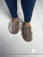 Γούνινη παντόφλα