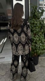 Σετ πουκάμισο και παντελόνι μαύρο με κεντημένα σχέδια - Image 3