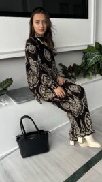 Σετ πουκάμισο και παντελόνι μαύρο με κεντημένα σχέδια - Image 4